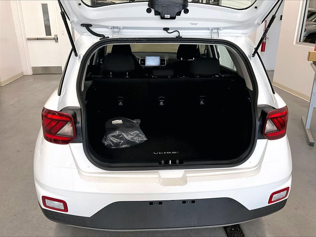 Used 2025 Lunar White Hyundai SE image 34