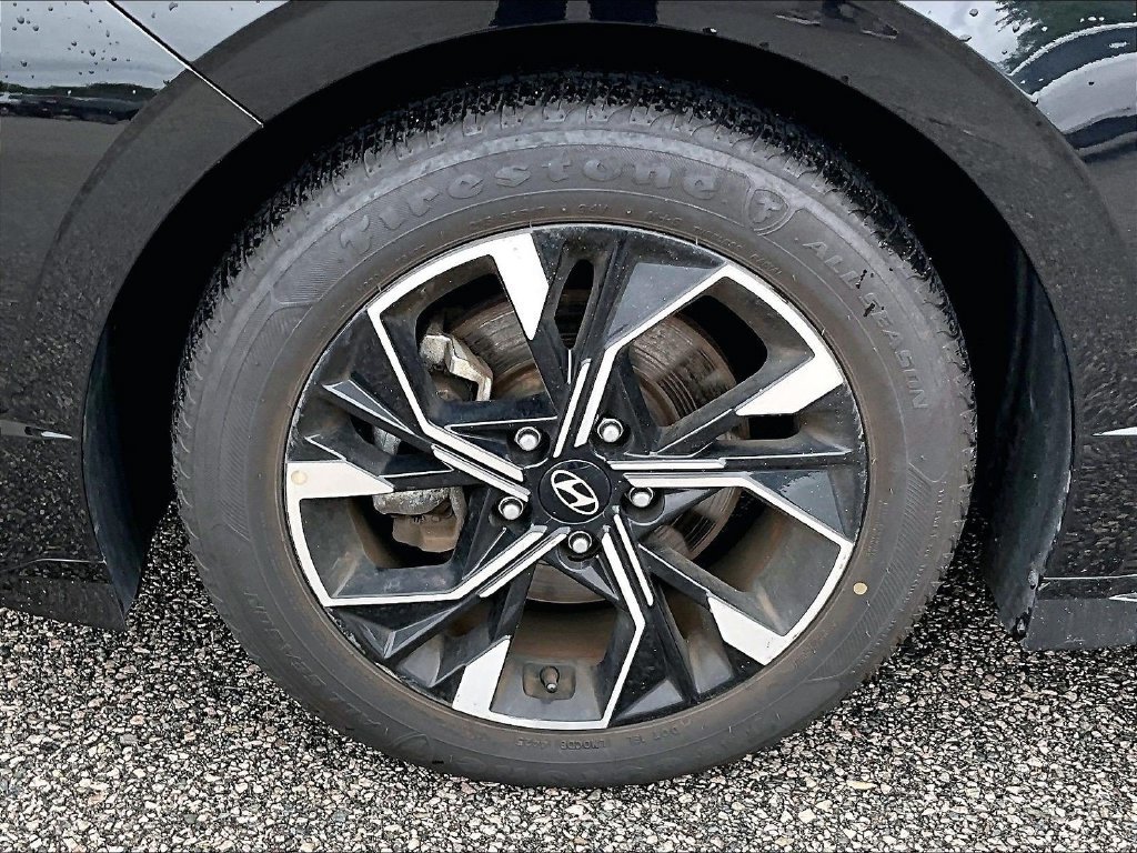 Used 2024 Black Hyundai SEL image 7