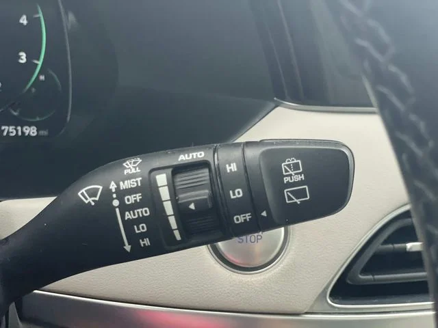 Used 2022 White Hyundai Calligraphy image 18