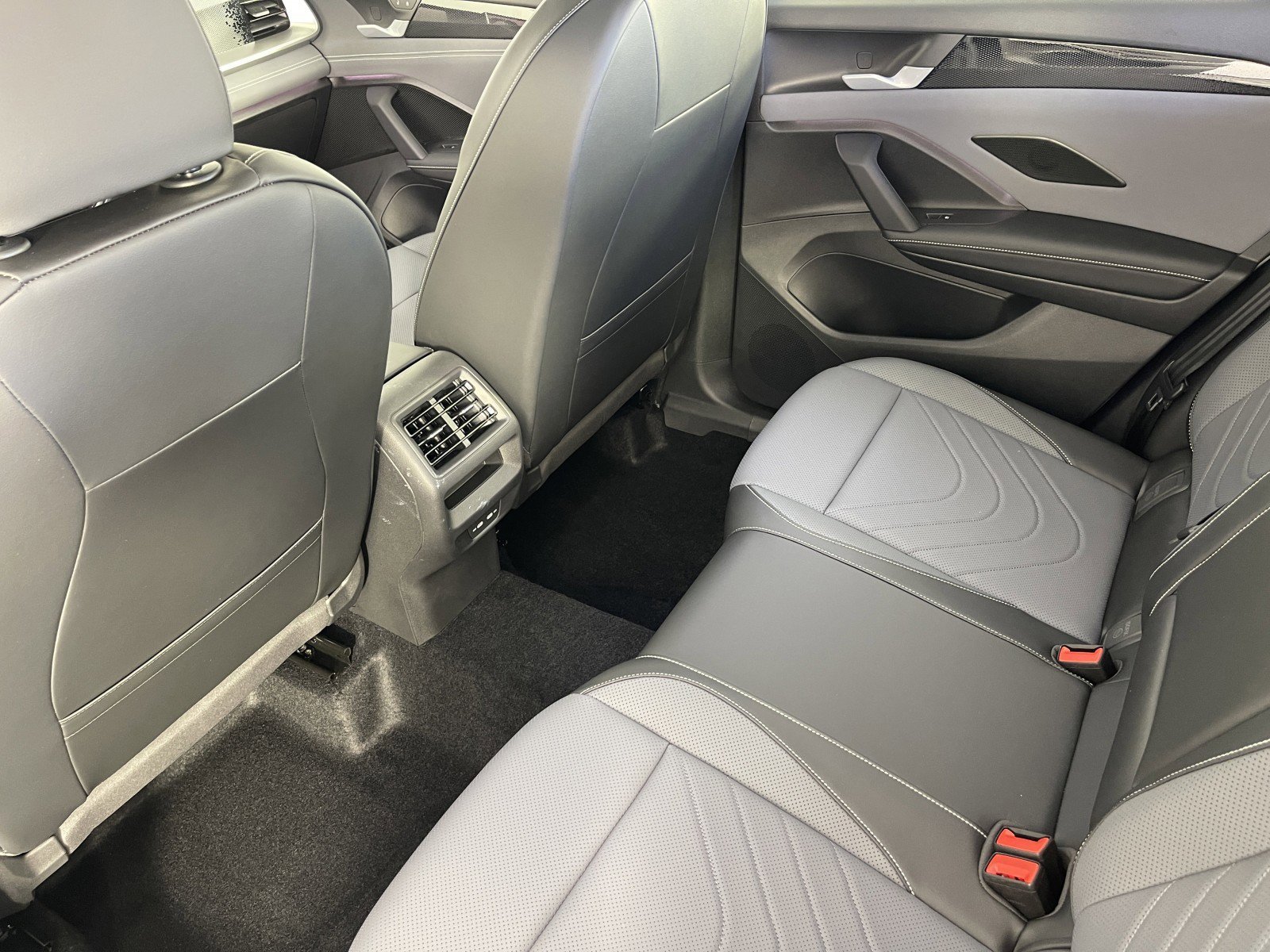 2026 Volkswagen Tiguan SE - Photo 30