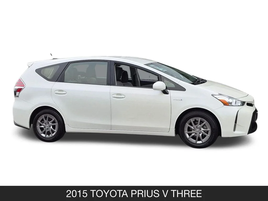 Used 2015 White Toyota Three image 6