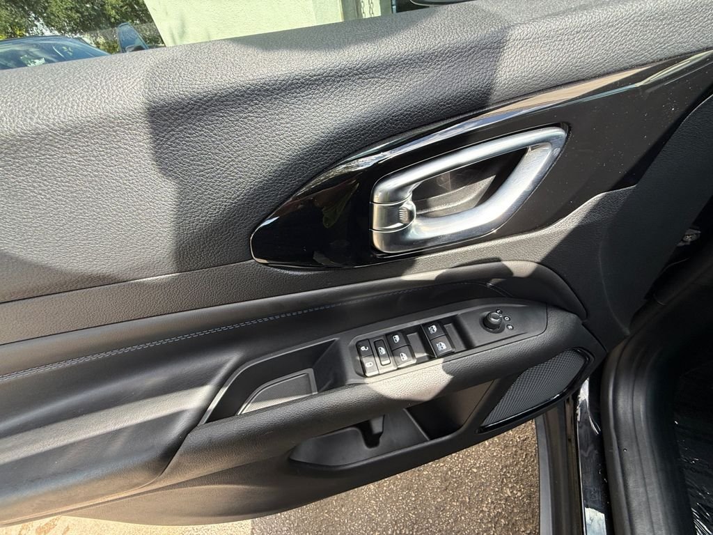 Used 2026 Black Jeep Latitude image 11