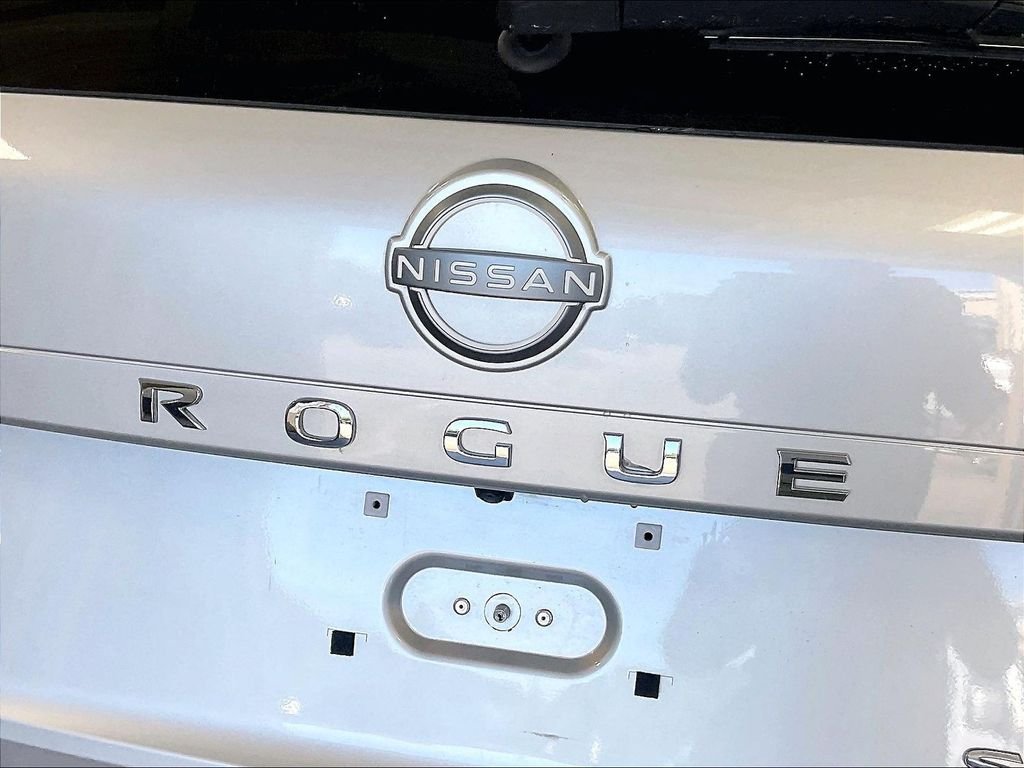 Used 2023 Silver Nissan SV image 28