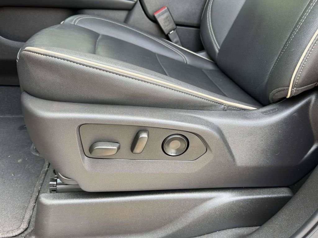 Used 2025 Black Chevrolet Premier image 21