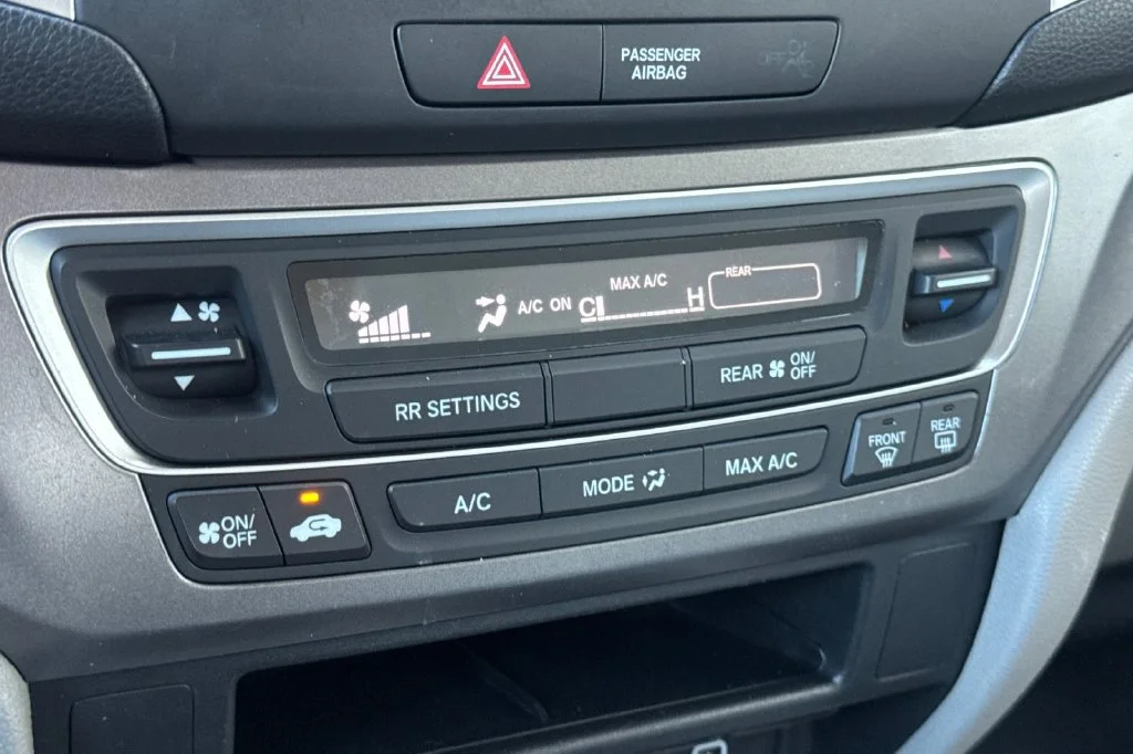 Used 2019 Obsidian Blue Pearl Honda LX image 23