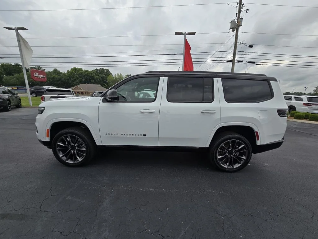 Used 2025 Bright White Clearcoat Jeep Series II Obsidian image 8
