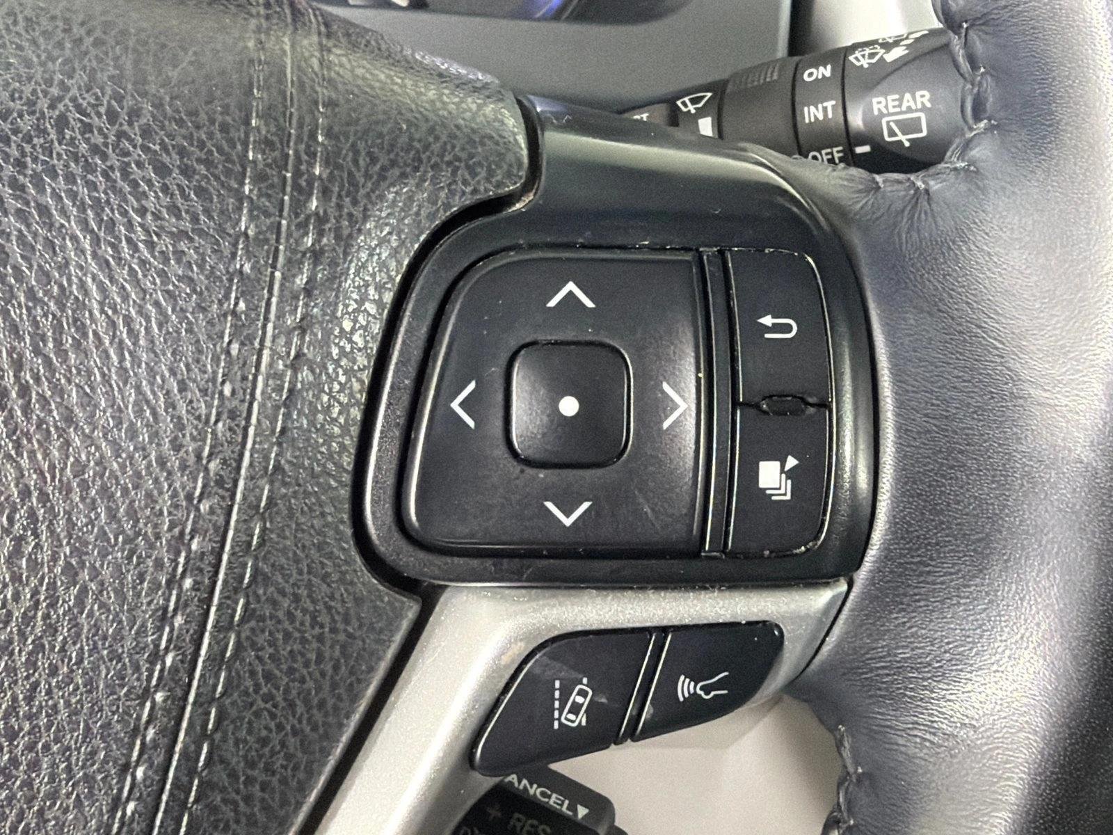 Used 2019 Predawn Gray Mica Toyota XLE image 28