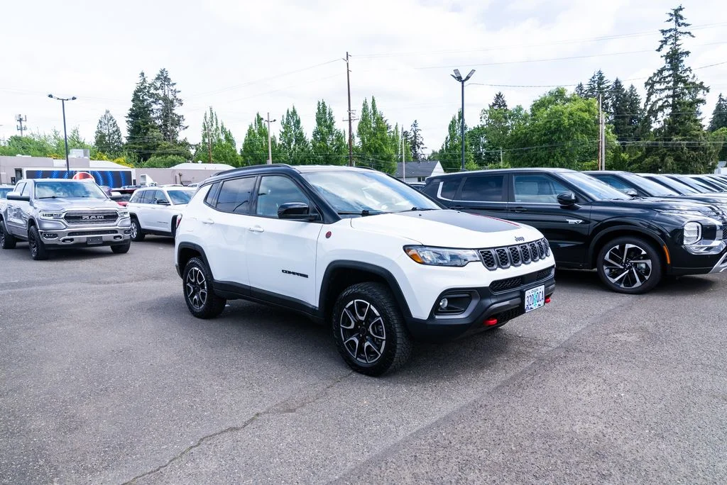 Used 2025 White Jeep Trailhawk image 25