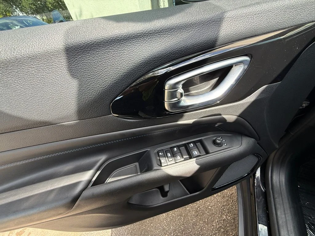Used 2026 Black Jeep Latitude image 11