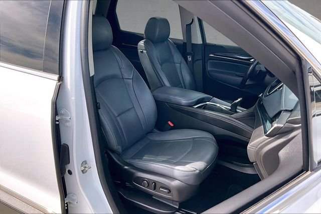 Used 2019 White Buick Essence image 7