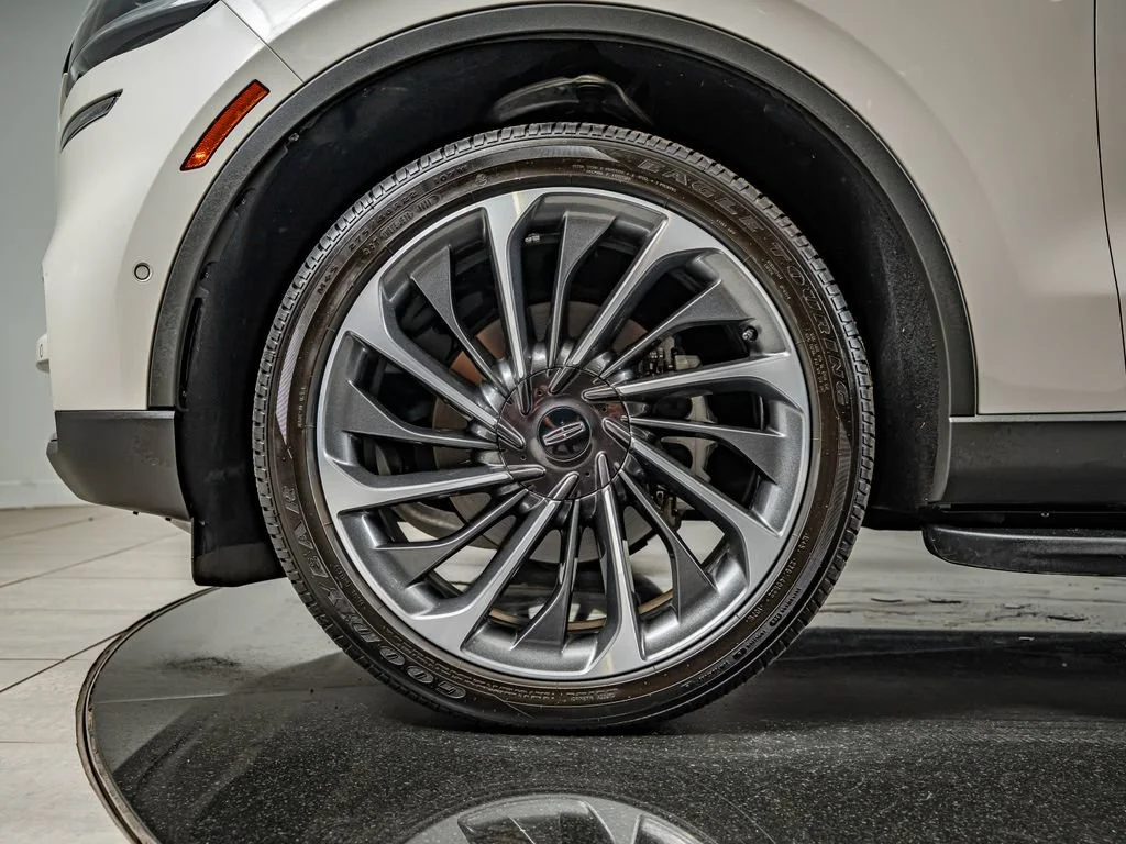Used 2024 Ceramic Pearl Metallic Tri-Coat Lincoln Reserve image 10