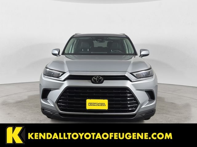 Used 2025 Silver Toyota XLE image 8