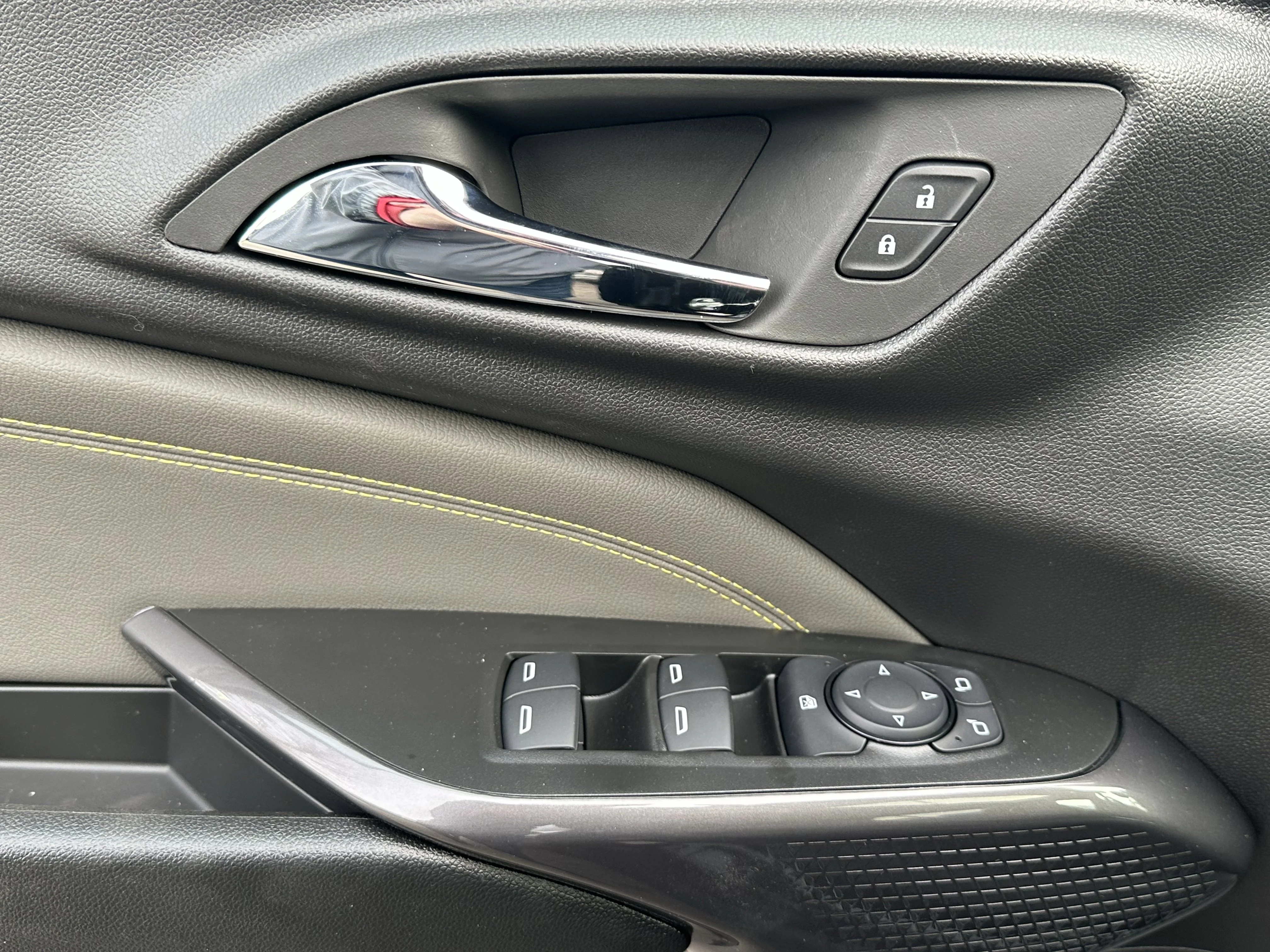 New 2026 Mosaic Black Metallic Chevrolet ACTIV image 12