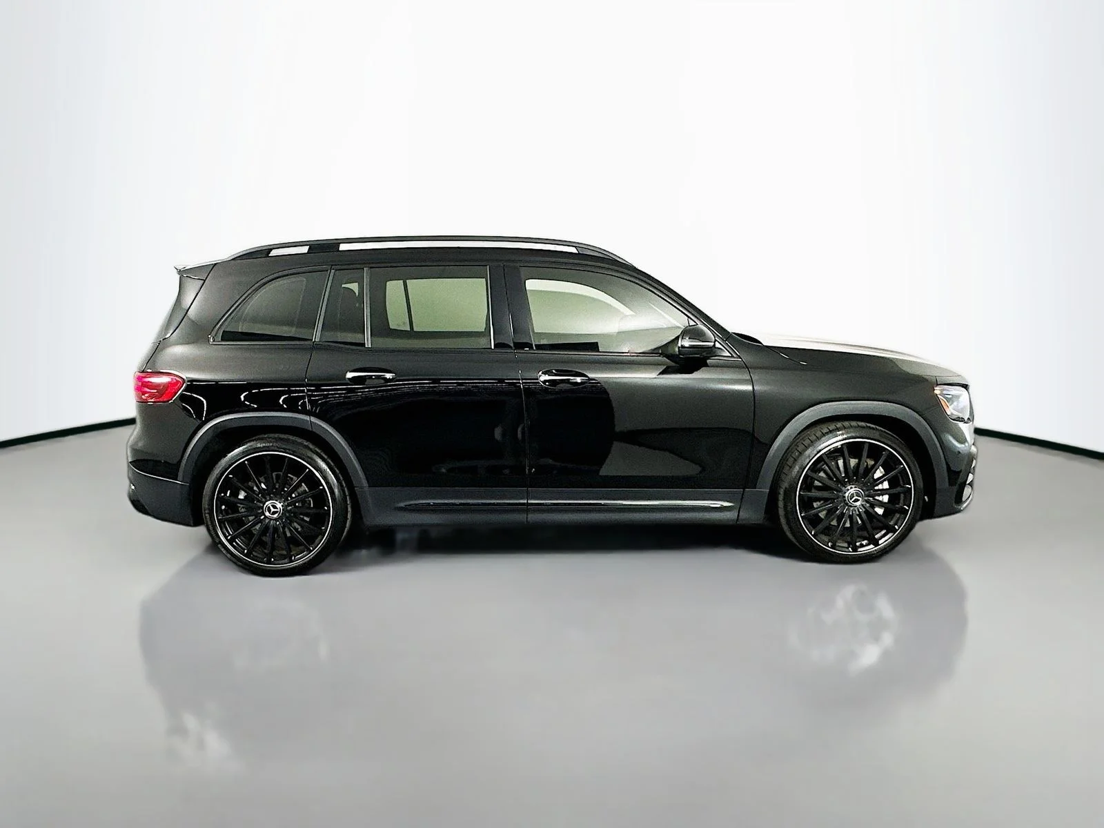 2025 Mercedes-Benz GLB GLB35 AMG - Photo 8