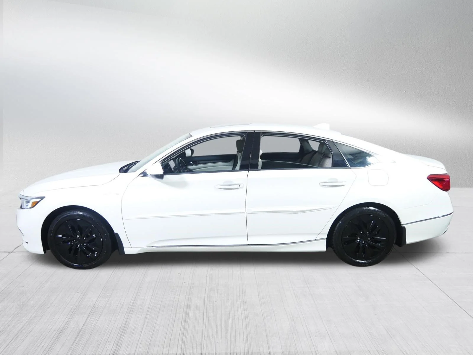 Used 2018 White Orchid Pearl Honda Touring image 4