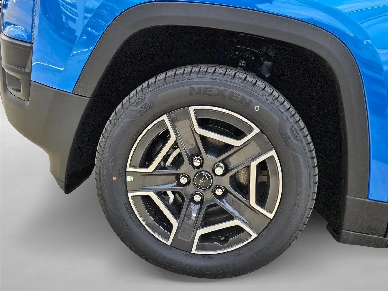New 2026 Hydro Blue Pearl-Coat Exterior Paint Jeep Laredo image 10