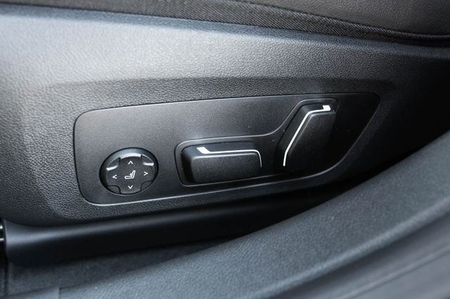 New 2026 Skyscraper Grey Metallic BMW xDrive40 image 23