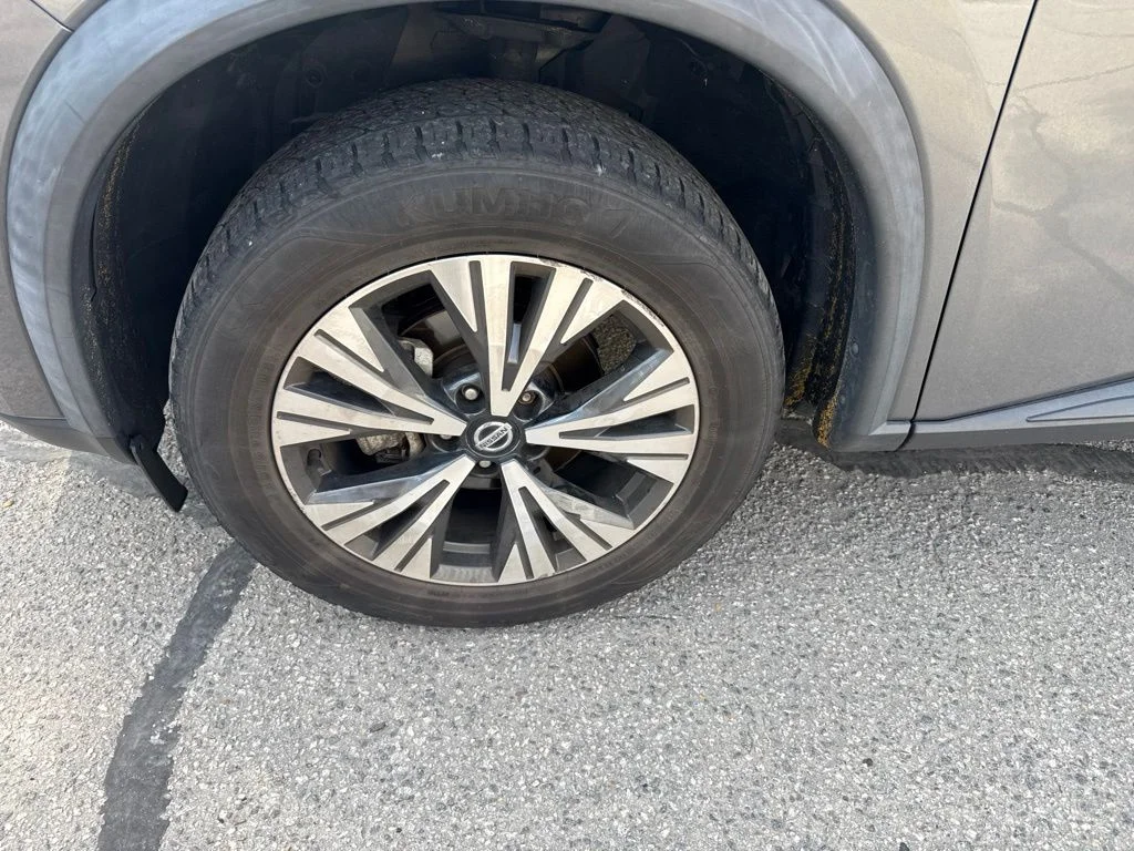 Used 2021 Gray Nissan SV image 2