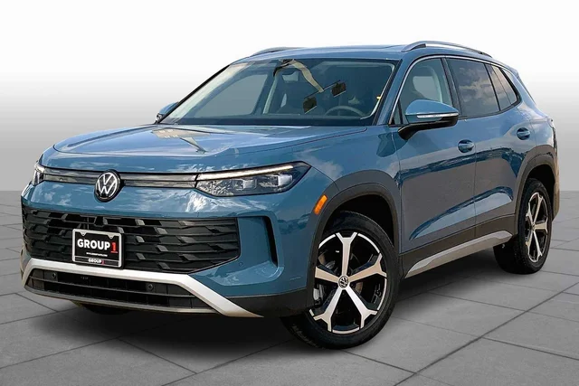 New 2025 Volkswagen Tiguan SE