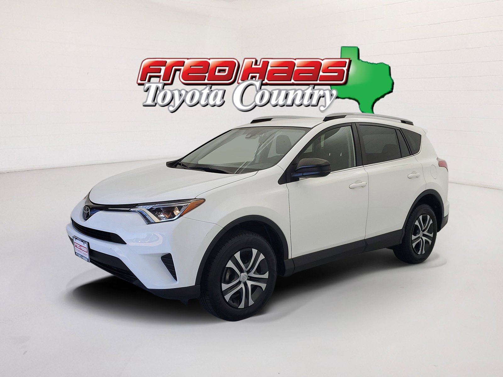 2017 Toyota RAV4 LE's photo
