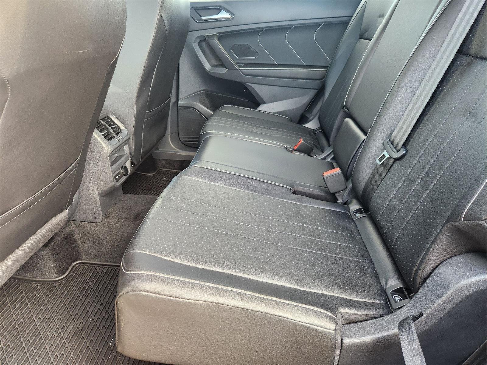 2024 Volkswagen Tiguan photo 21 of 33