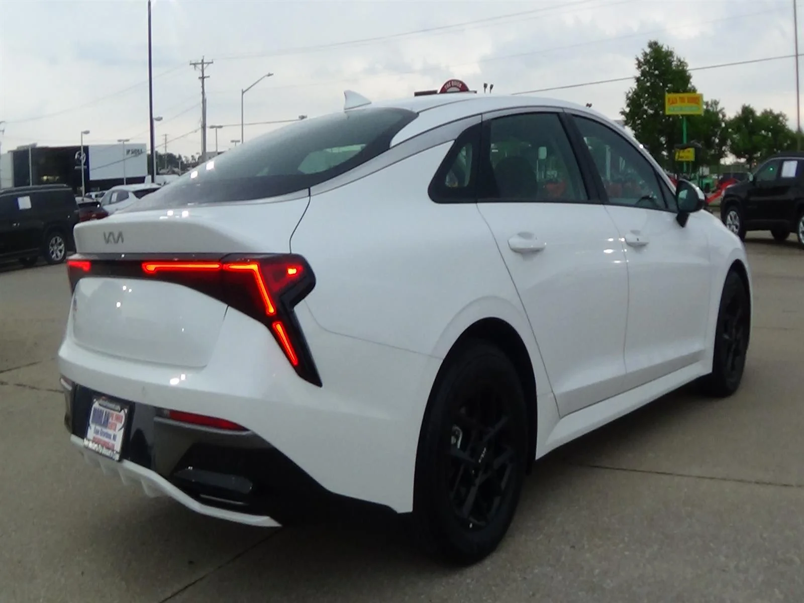 Used 2025 Snow White Kia LXS image 6