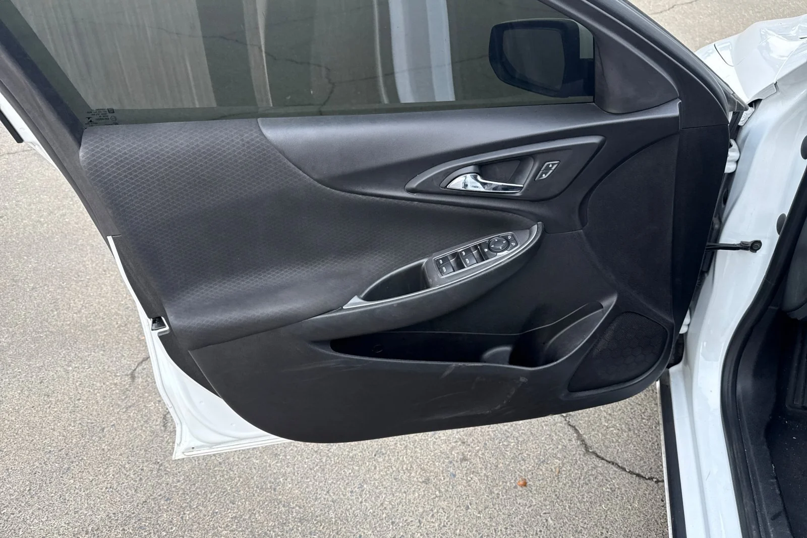 Used 2023 SUMMIT WHITE Chevrolet LT image 8