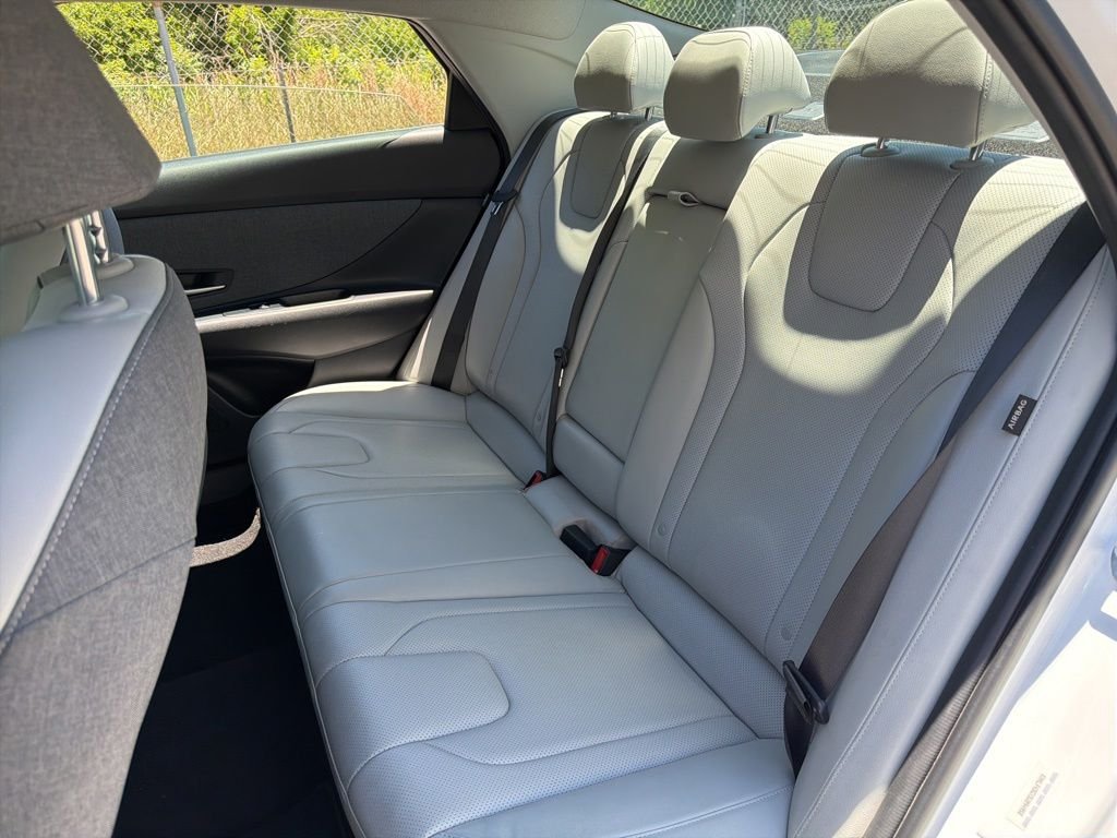 2025 Hyundai Elantra Limited - Photo 20