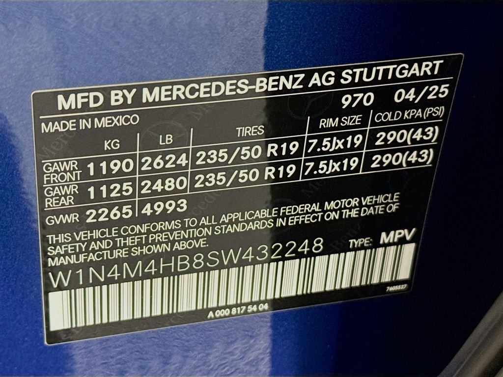 Used 2025 Blue Mercedes-Benz GLB 250 image 28