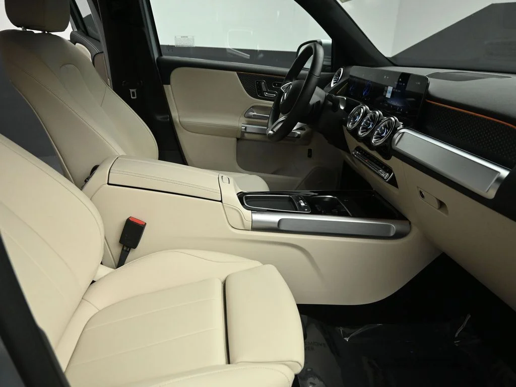 Used 2024 Cirrus Silver Metallic Mercedes-Benz 300 image 27