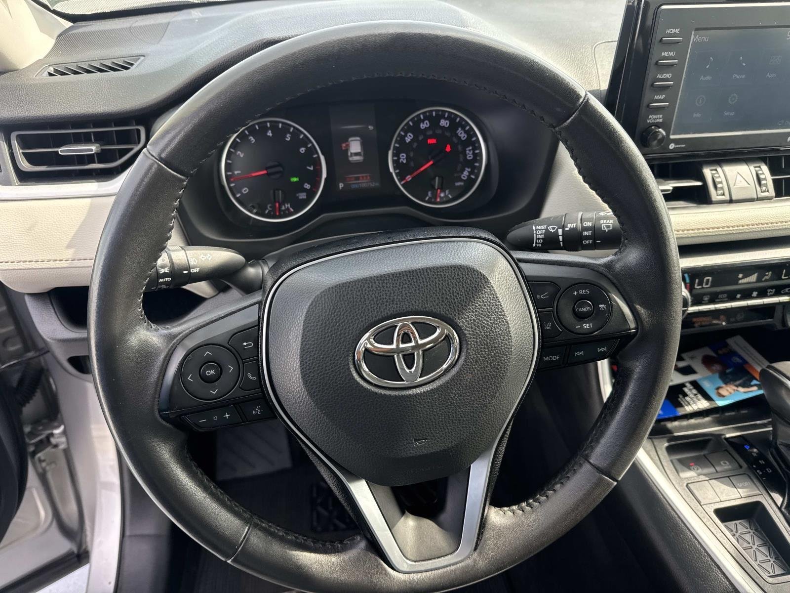 Used 2021 Silver Sky Metallic Toyota XLE Premium image 22