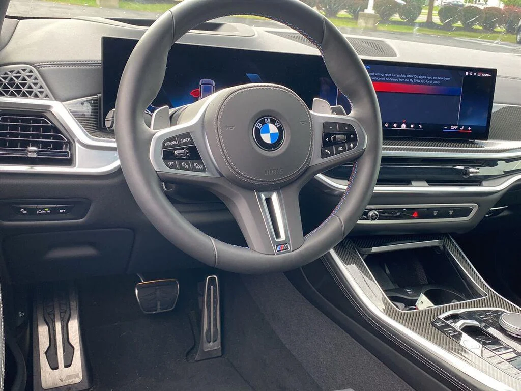 Used 2026 Skyscraper Grey Metallic BMW M60i image 3
