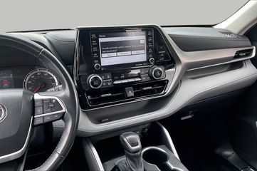 Used 2022 Ruby Flare Pearl Toyota LE image 25