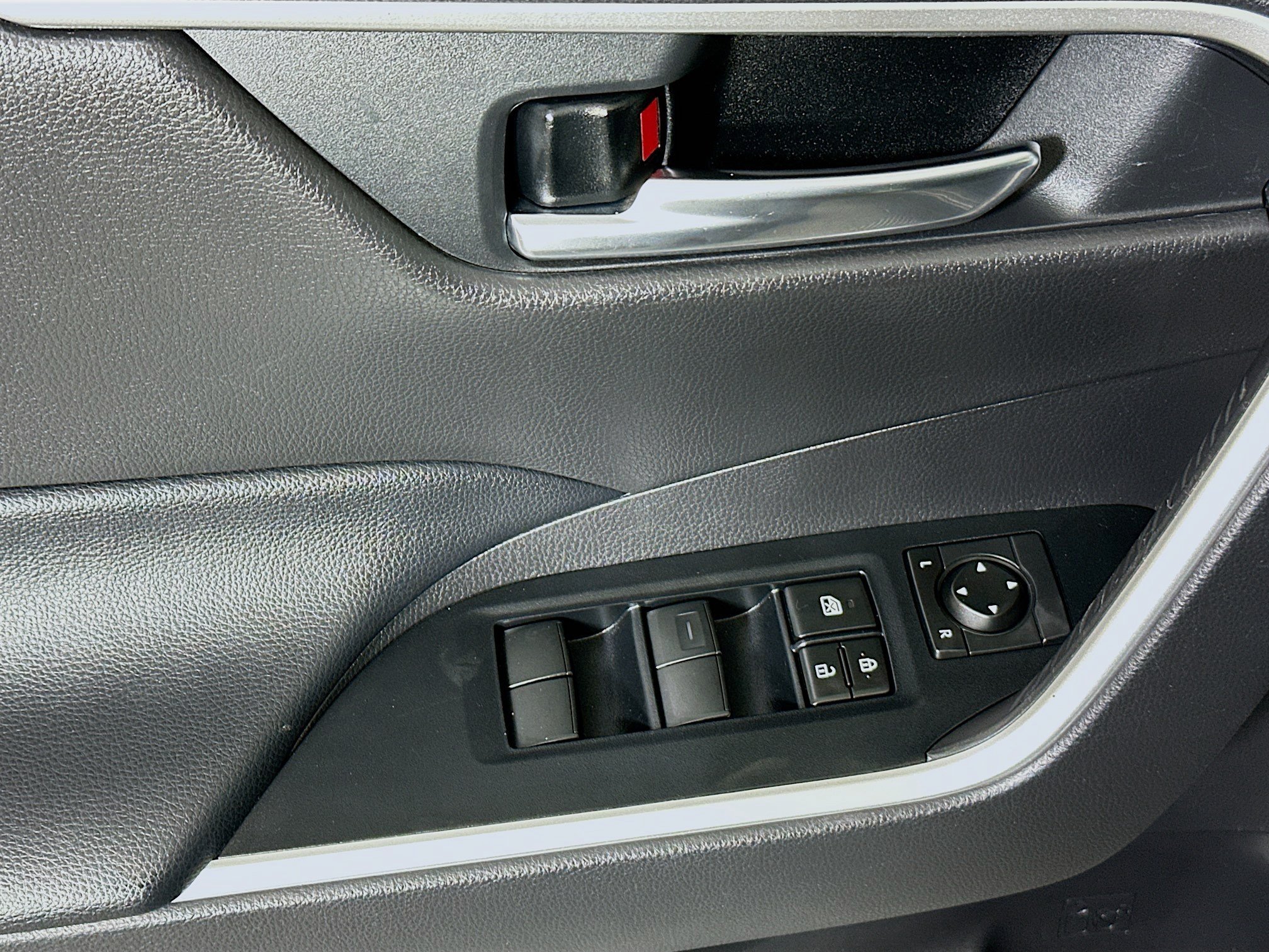 Used 2020 Silver Sky Metallic Toyota XLE image 14
