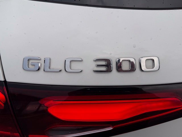 Used 2023  Mercedes-Benz GLC 300 image 9