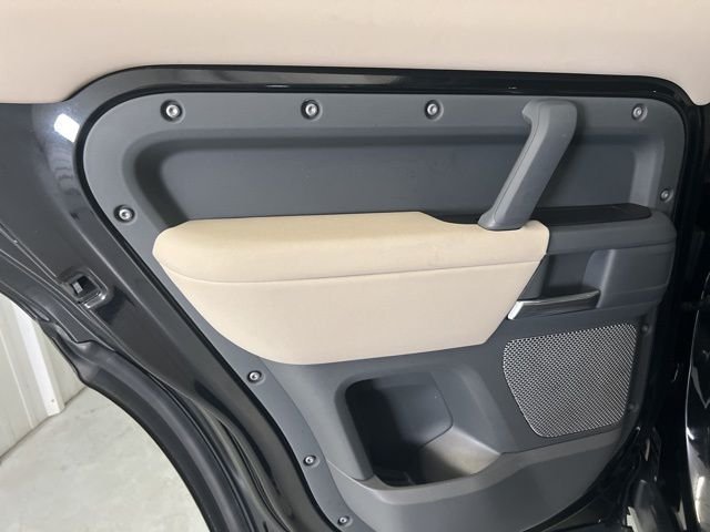 2023 Land Rover Defender S - Photo 12