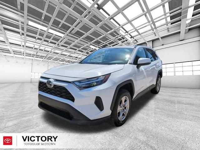 Used 2025 White Toyota XLE image 9
