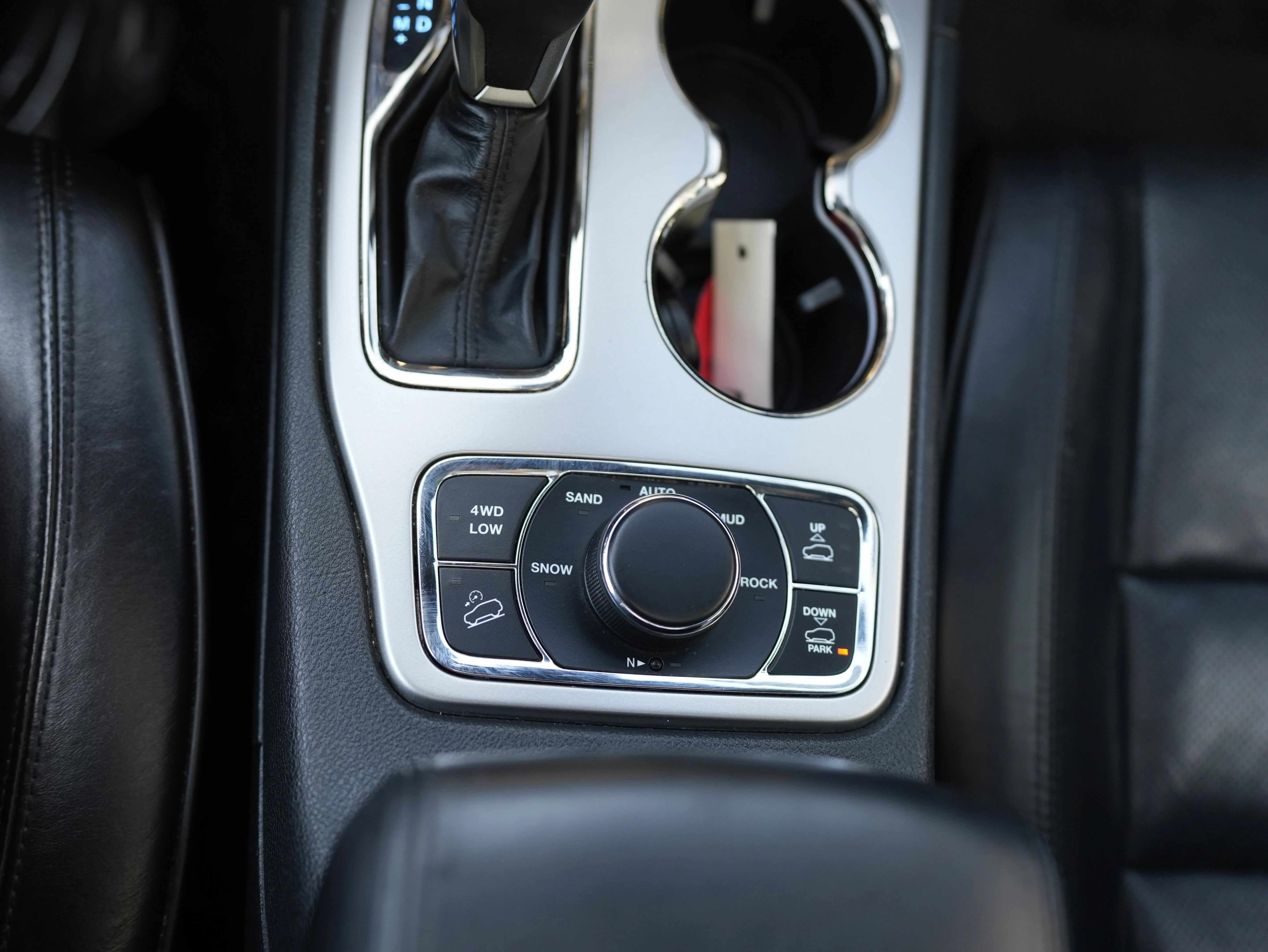 Used 2018 Billet Silver Metallic Clearcoat Jeep High Altitude image 17