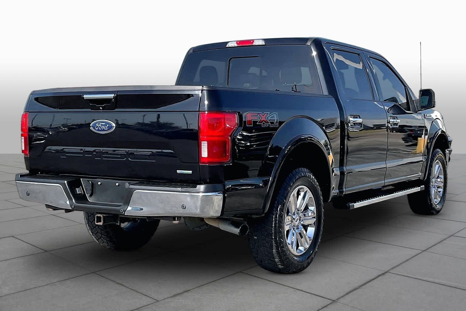 Used 2020 Agate Black Metallic Ford LARIAT image 13