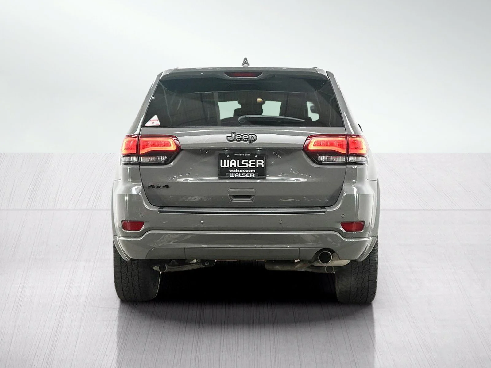 Used 2022 Sting-Gray Clearcoat Jeep Laredo X image 4