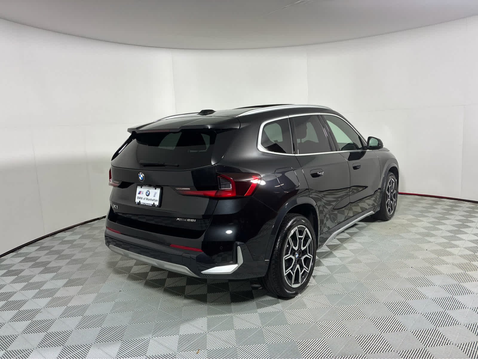Used 2026 Black Sapphire Metallic BMW xDrive28i image 4