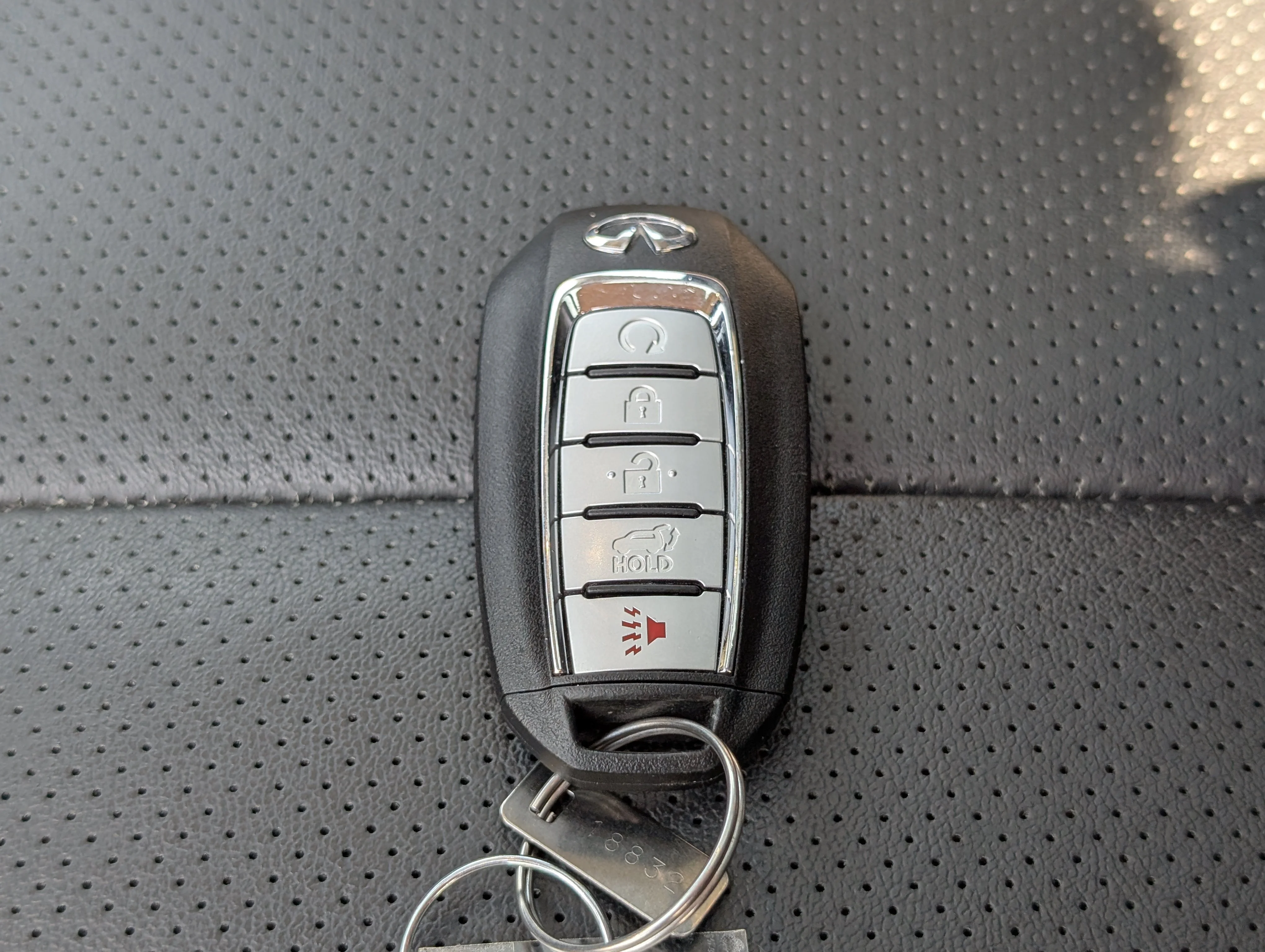 Used 2024 Glacier White INFINITI LUXE image 37