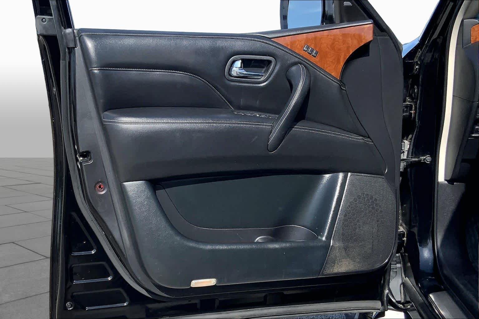 Used 2019 Black Obsidian INFINITI LUXE image 21