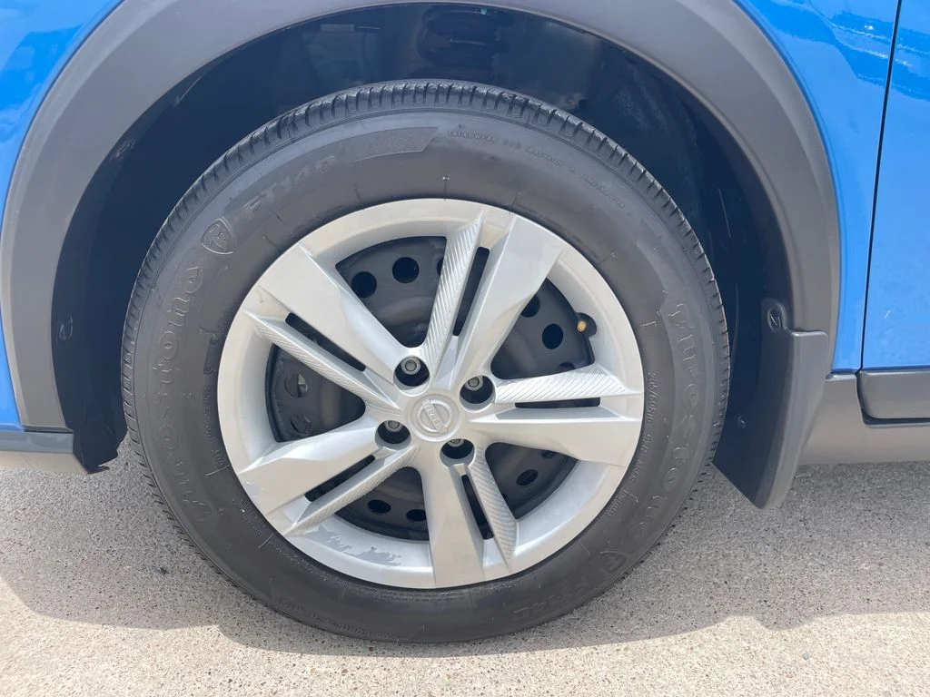 Used 2024 Blue Nissan S image 27