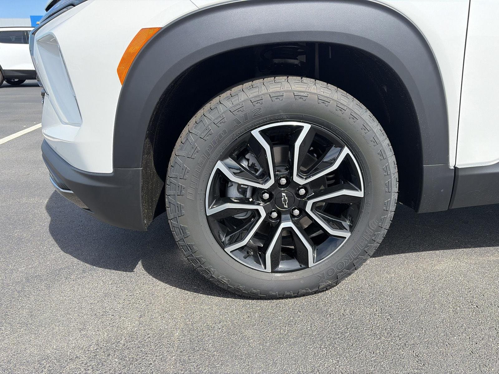 New 2026 Iridescent Pearl Tricoat Chevrolet ACTIV image 9