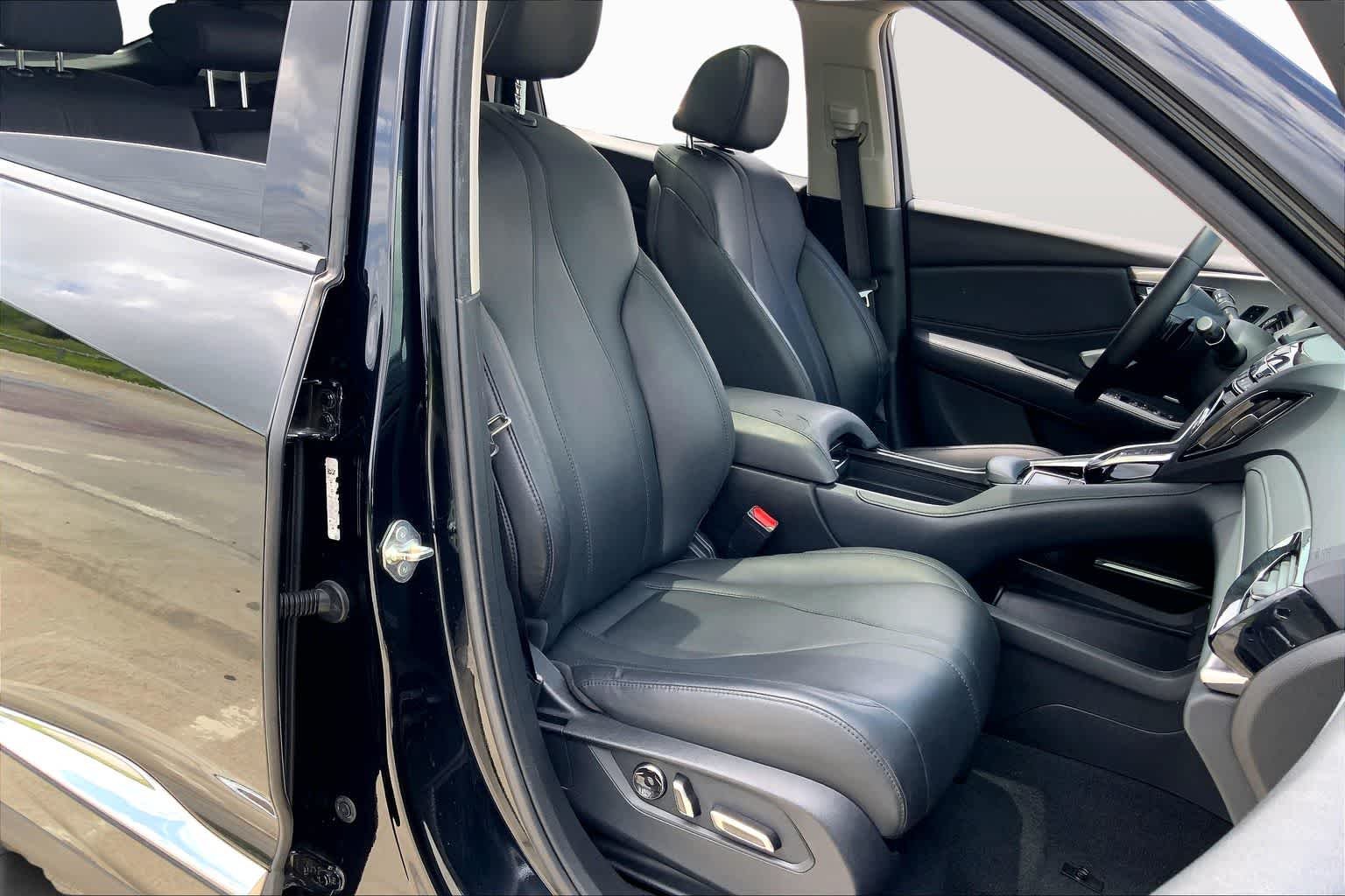Used 2019 Majestic Black Pearl Acura  image 8