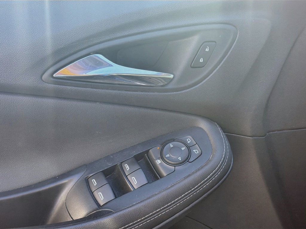 Used 2023 Blue Buick Select image 14