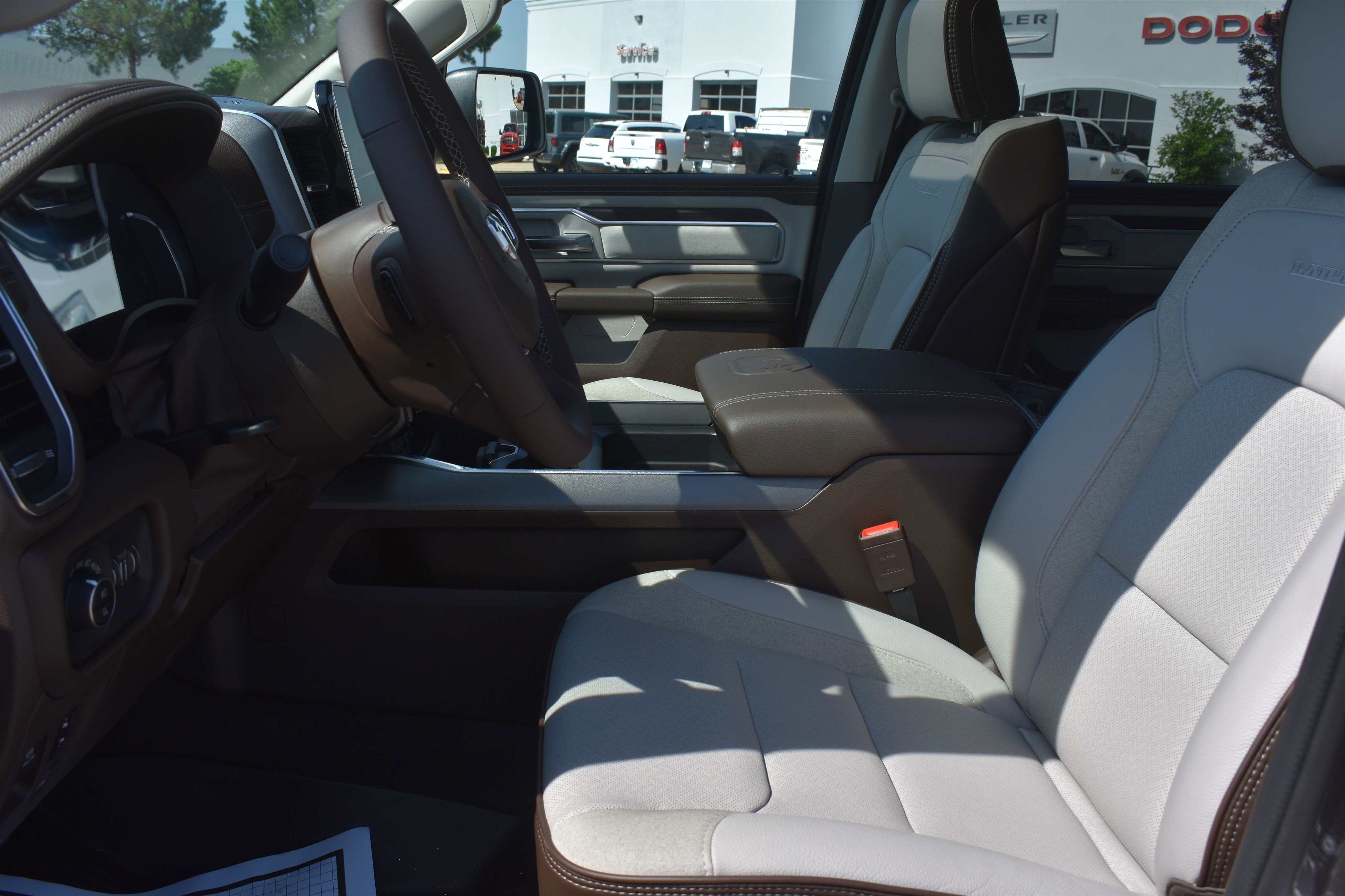 New 2026 Granite Crystal Metallic Clear-Coat Exterior Paint RAM Laramie image 18