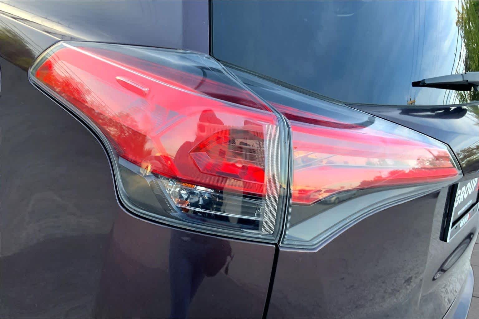 Used 2018 Black Currant Metallic Toyota XLE image 28