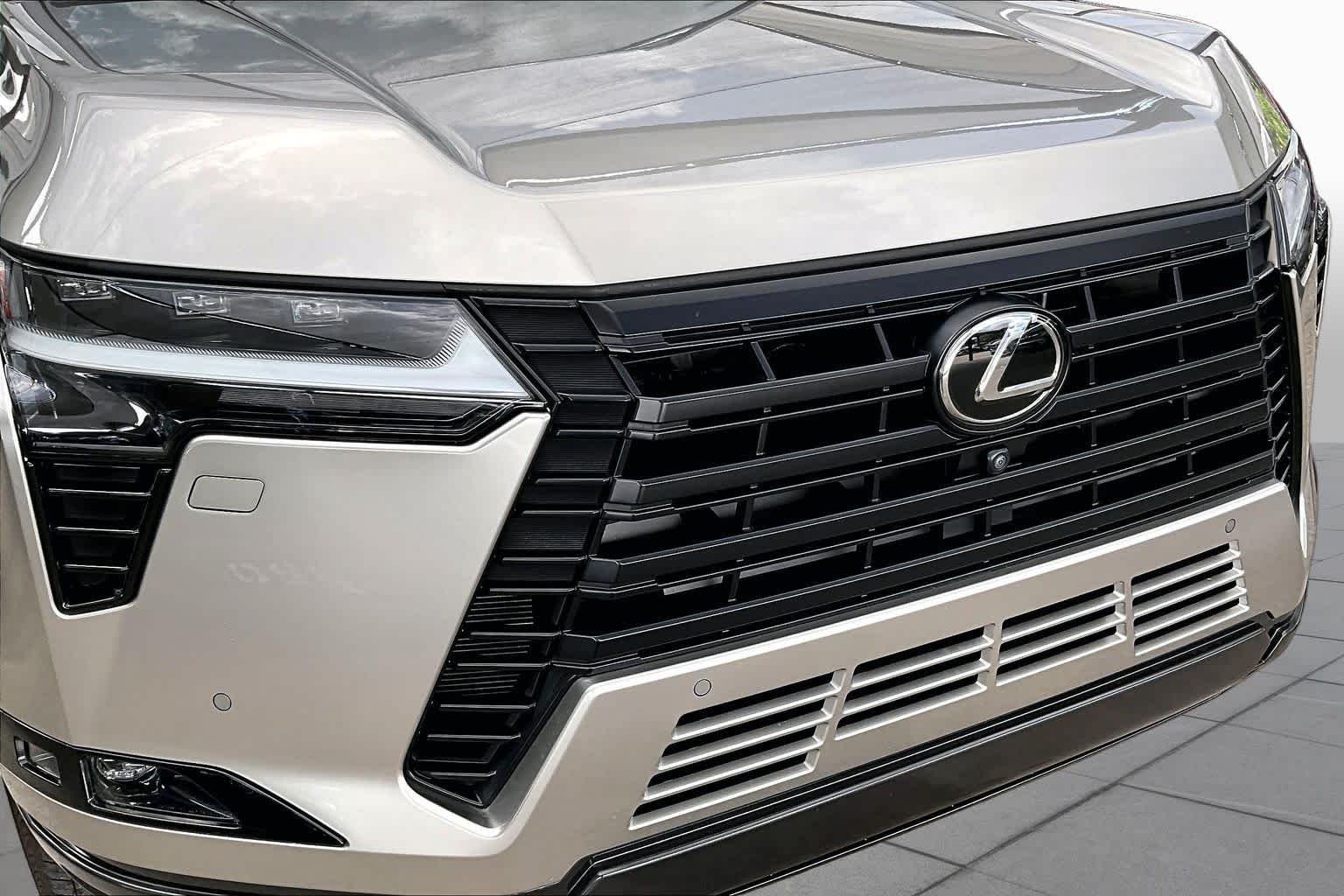 Used 2024 Atomic Silver Lexus Premium+ image 30